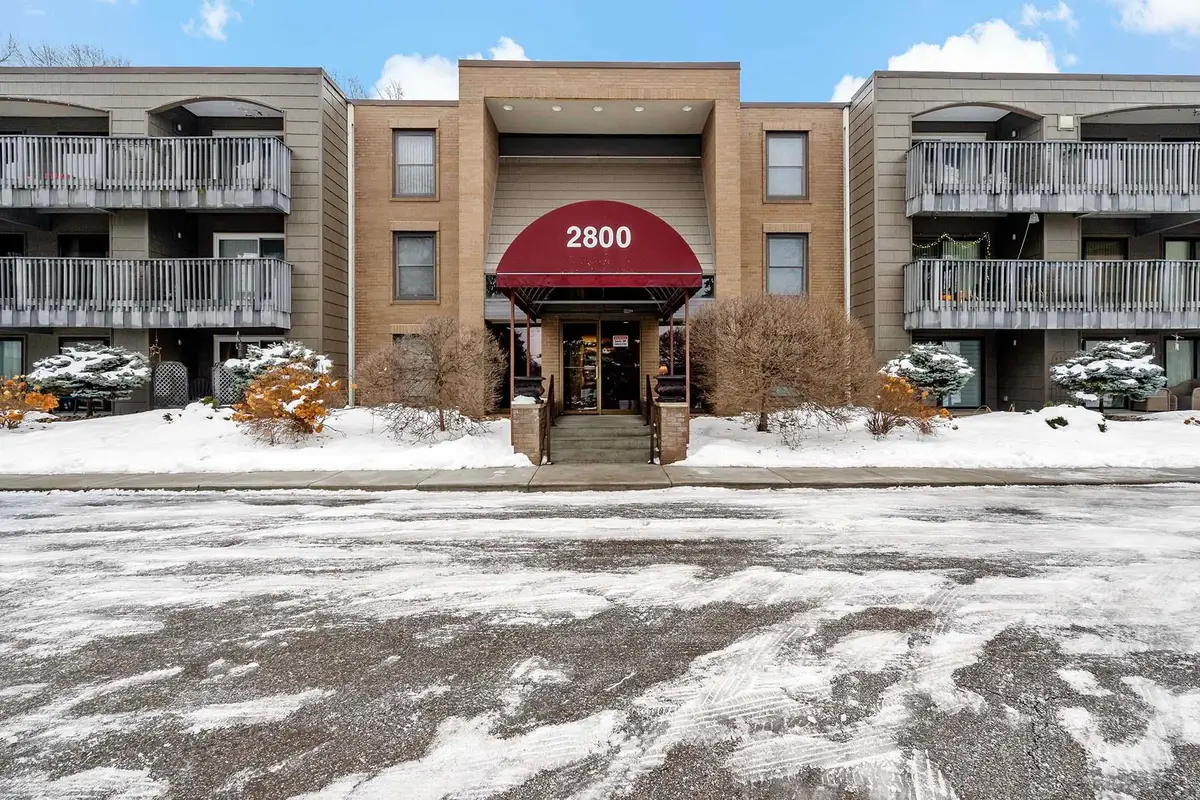 2800 Hamline Avenue N #112, Roseville, MN 55113 - Image #1