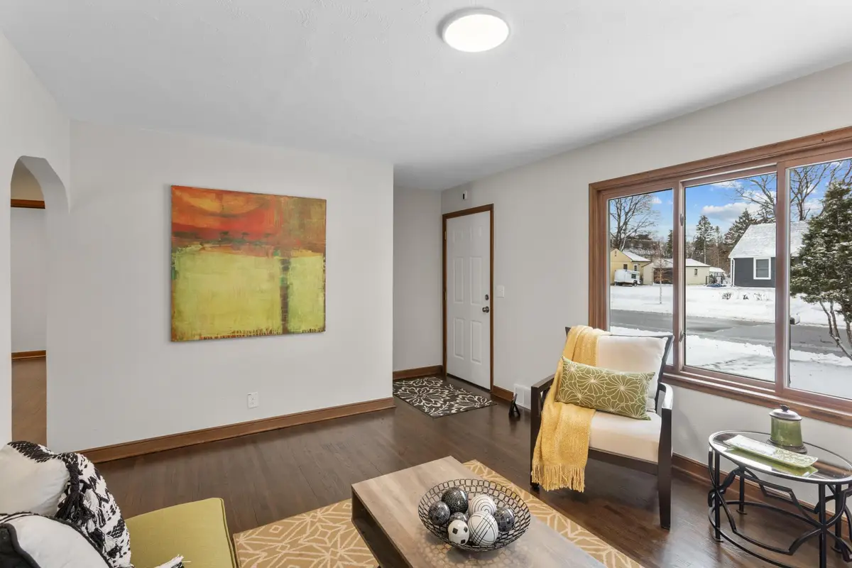 947 Lovell Avenue W, Roseville, MN 55113 - Image #1