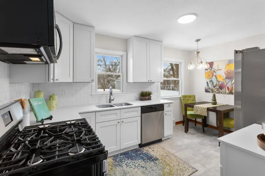 947 Lovell Avenue W, Roseville, MN 55113 - Image #2