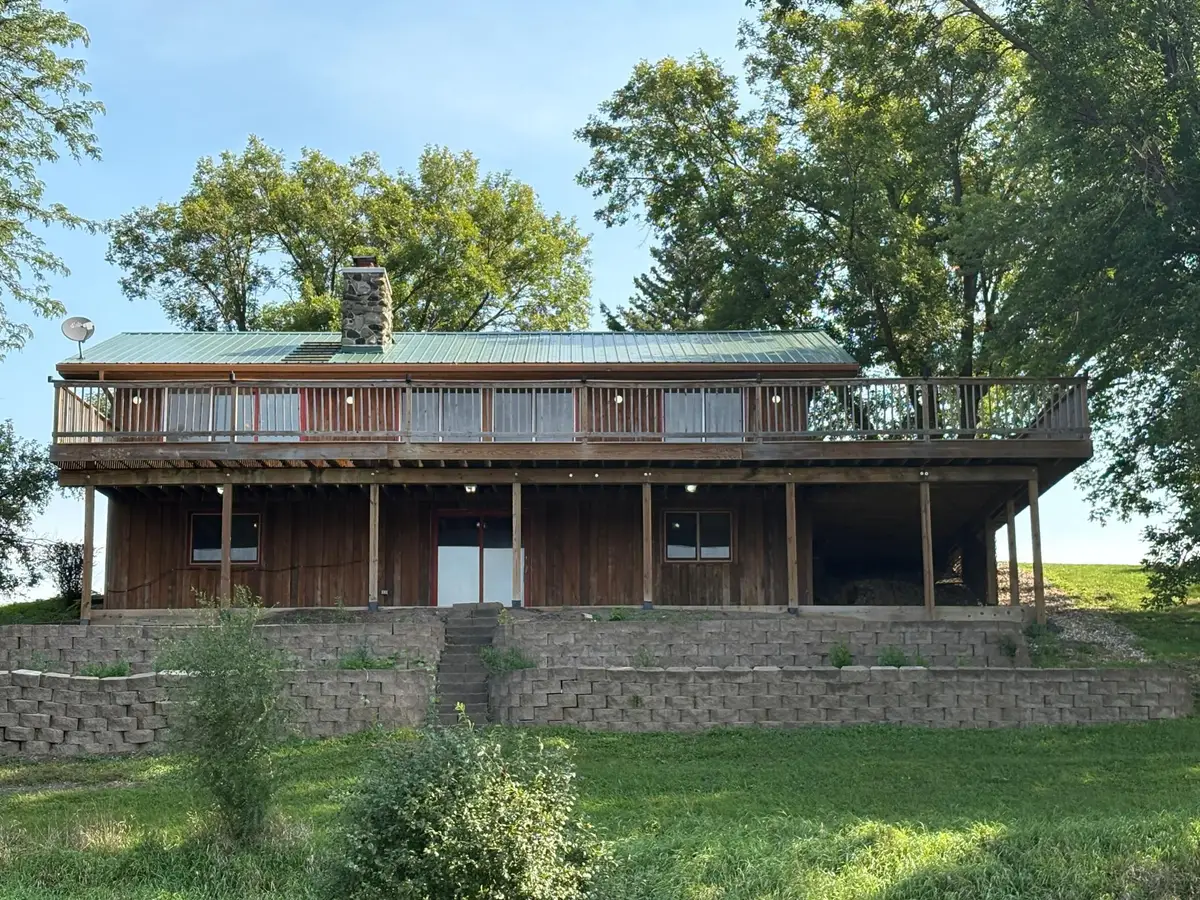 4075 County Road 15 Sw, Montevideo, MN 56265 - #1