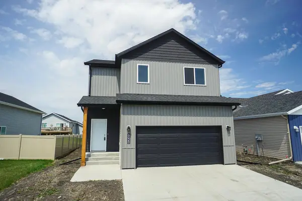 6020 80th Avenue S, Horace, ND 58047