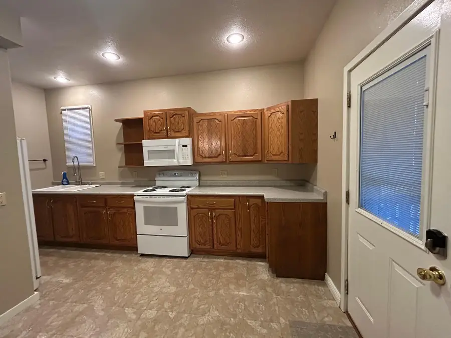 231 S Prairie Avenue, Fairmont, MN 56031 - Image #3