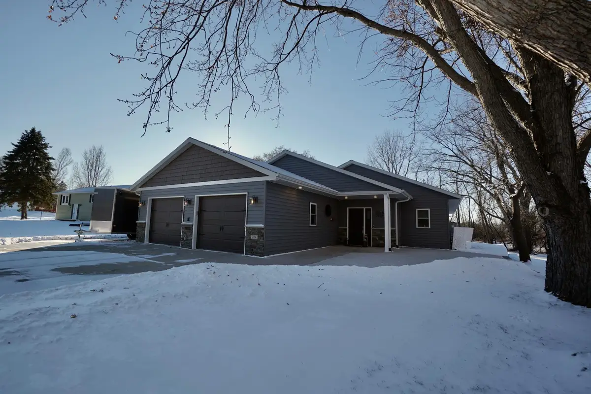 204 Pine Street Sw, New London, MN 56273 - Image #1