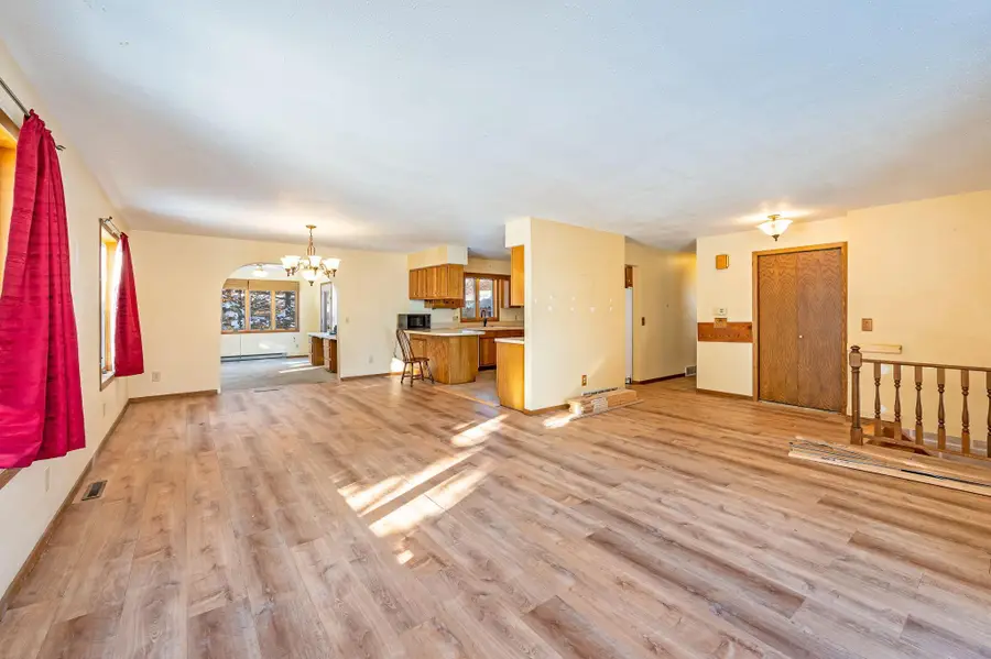 225 S 7th Avenue E #E, Truman, MN 56088 - Image #2