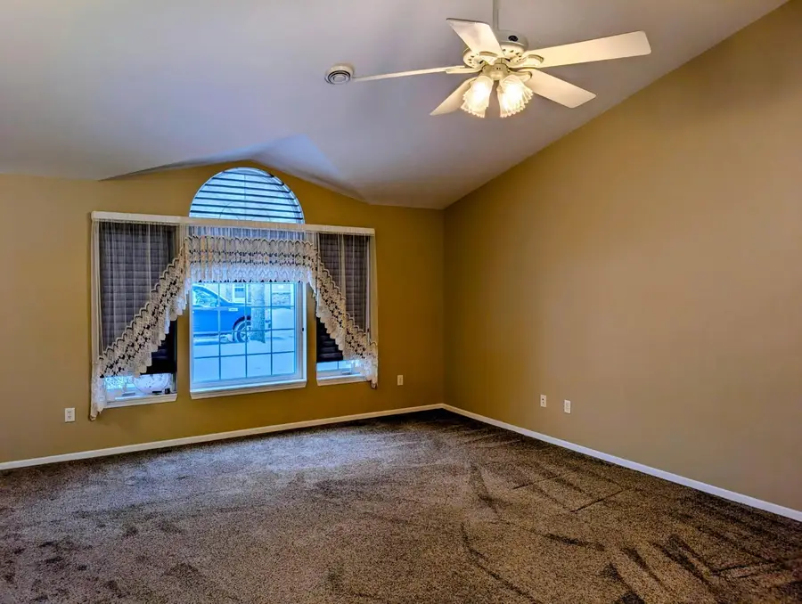 1213 E Ashmore Avenue, Montevideo, MN 56265 - #2