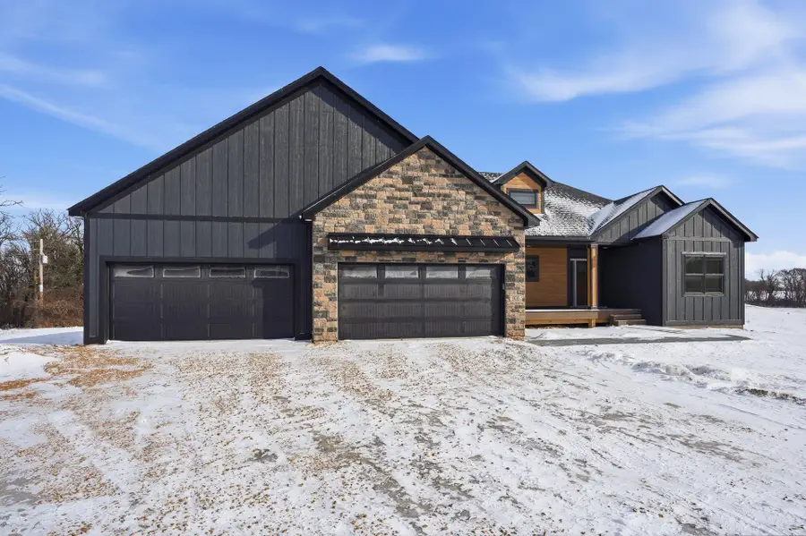 906 Acorn Court, Hudson, WI 54016 - Image #2