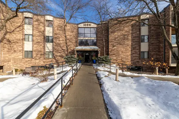 10441 Greenbrier Road #120, Hopkins, MN 55305