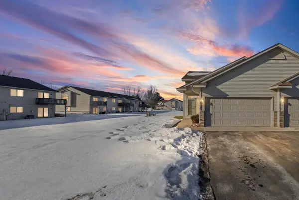 1059 Honeysuckle Lane Se, Cambridge, MN 55008