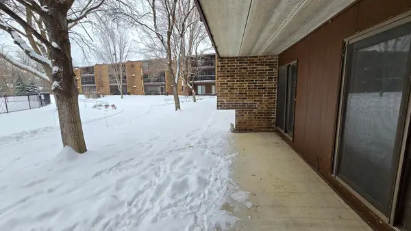 35 Nathan Lane N #114, Minneapolis, MN 55441