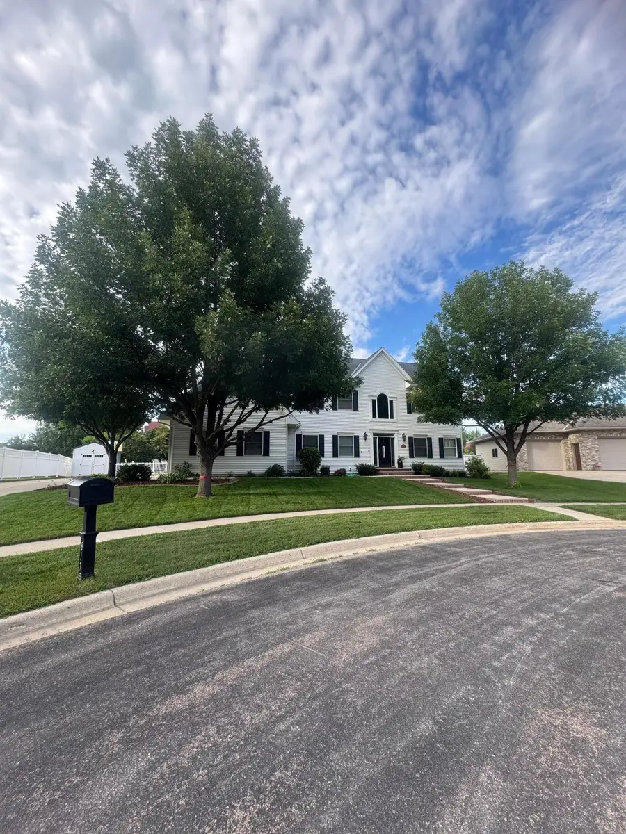 817 Cullen Circle, Marshall, MN 56258 - #3