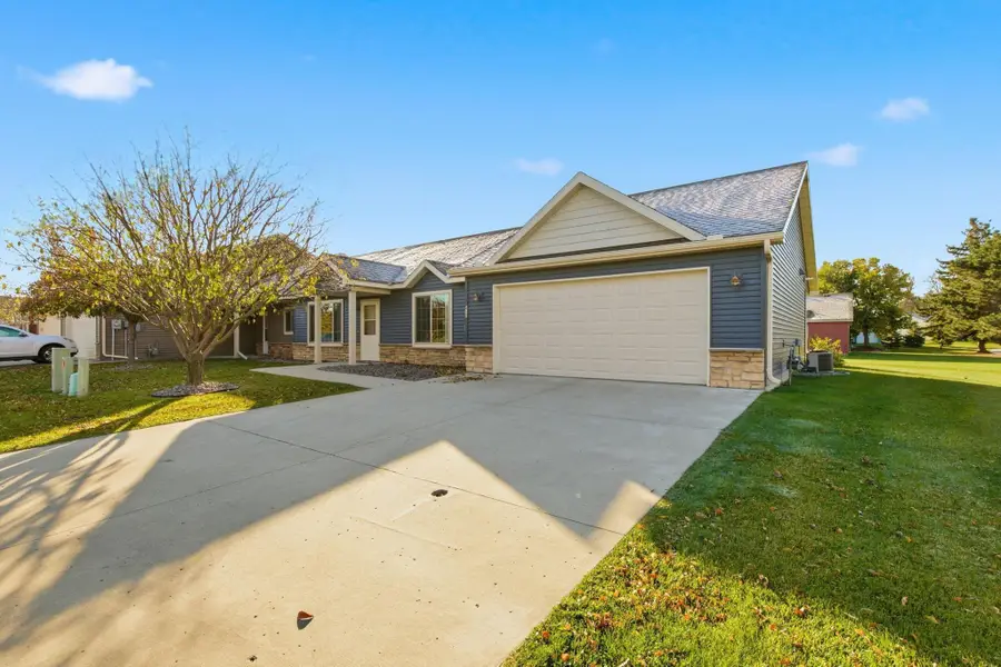 617 Cottonwood Avenue, Litchfield, MN 55355 - #2