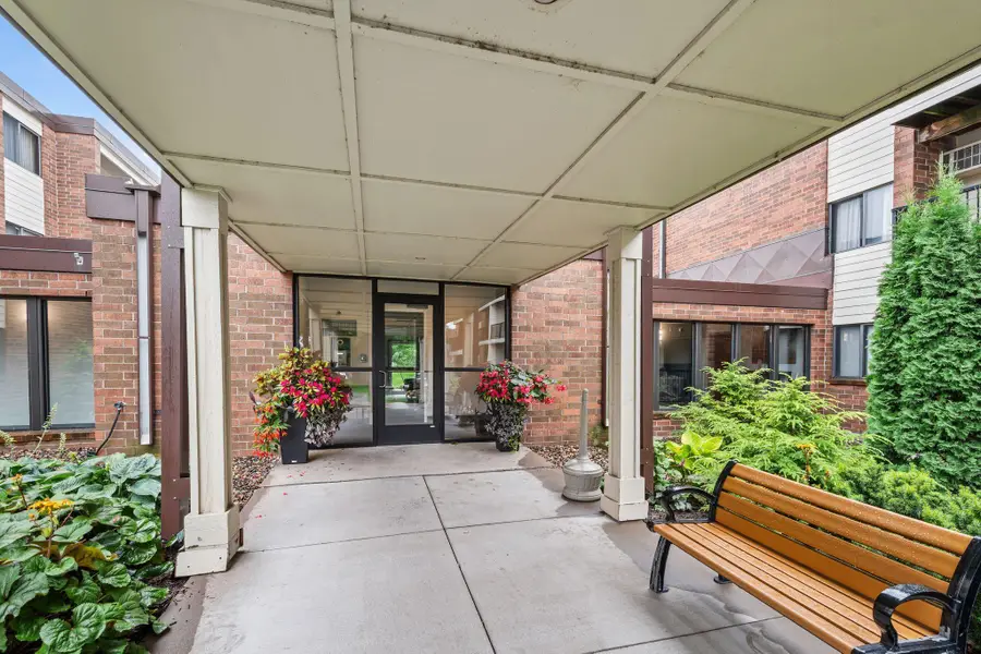 4 Pine Tree Drive #223, Saint Paul, MN 55112 - #3