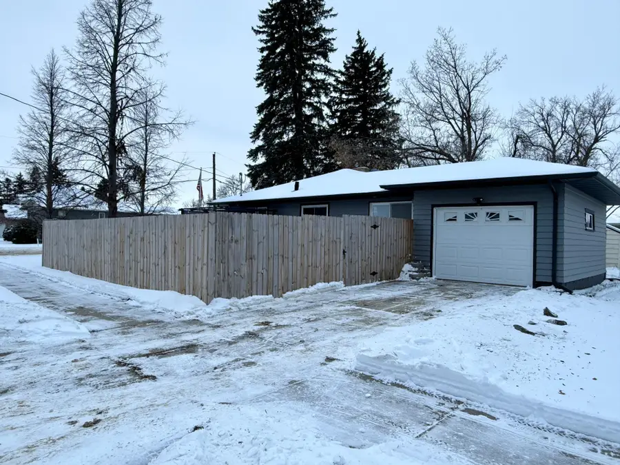 551 6th Street Ne, Valley City, ND 58072 - Image #3