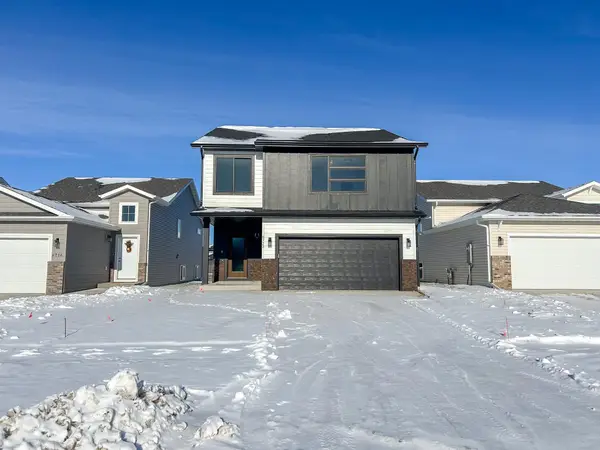 6722 Meadow View Drive S, Fargo, ND 58104