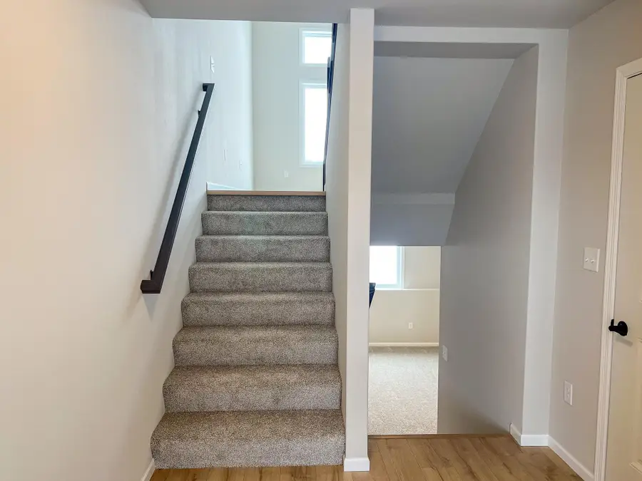 6722 Meadow View Drive S, Fargo, ND 58104 - Image #2