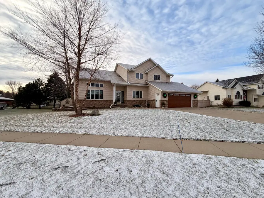 1085 Briarwood Drive, Worthington, MN 56187 - #3