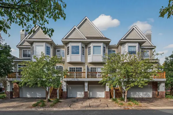 211 Christenson Way Ne, Fridley, MN 55432