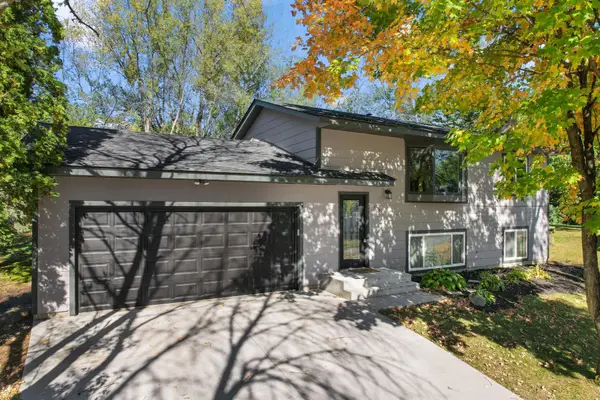 5748 Birchwood Avenue Ne, Prior Lake, MN 55372