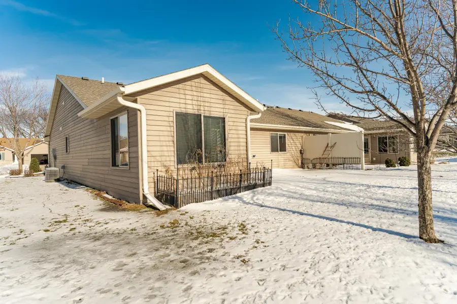 948 Southern Ridge Drive Sw, Rochester, MN 55902 - Image #2