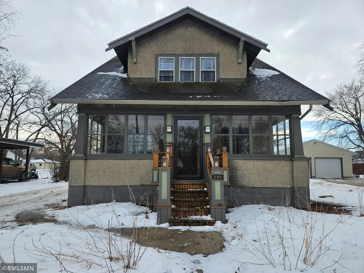 208 9th Avenue Se, Waseca, MN 56093 - #1