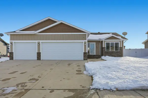 1127 24th Avenue W, West Fargo, ND 58078