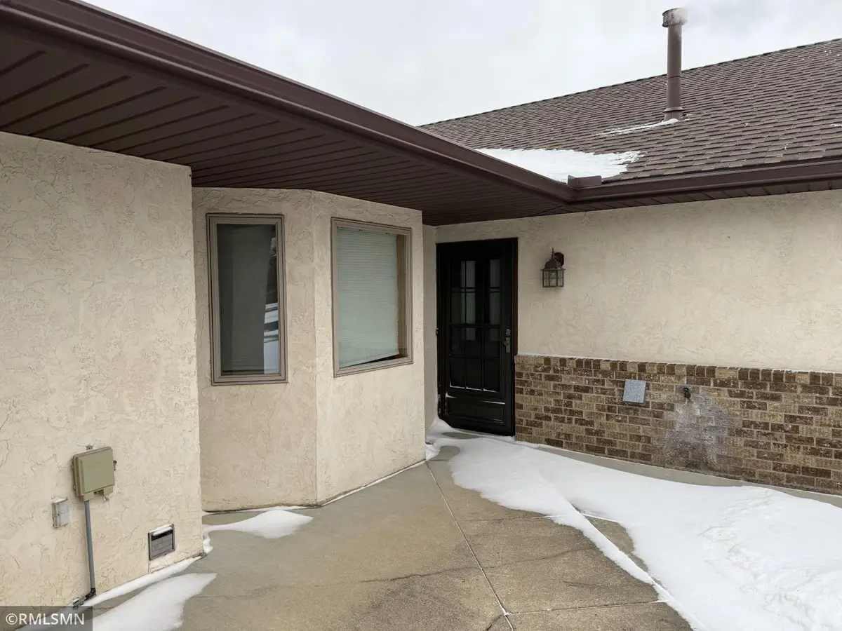 1928 Vierling Drive E, Shakopee, MN 55379 - Image #1