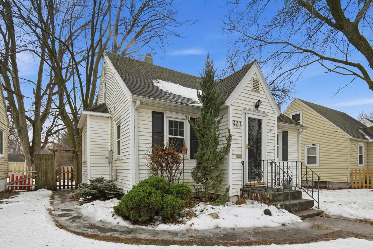 903 11th Avenue Sw, Austin, MN 55912 - #1