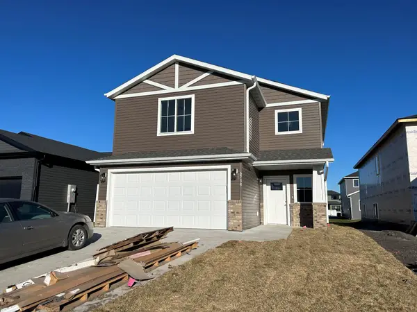 6738 Meadow View Drive S, Fargo, ND 58104