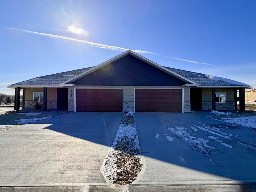 2555 Sutherland Dr, Worthington, MN 56187 - Image #2
