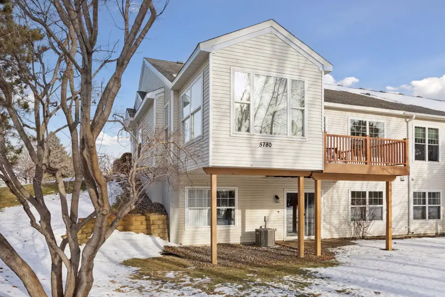 5780 Prairie Ridge Drive, Shoreview, MN 55126 - Image #2