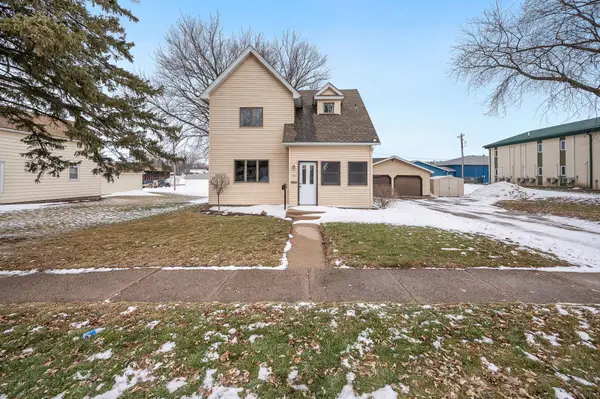 811 E 5th Street, Blue Earth, MN 56013