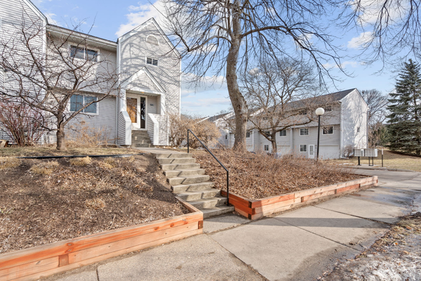130 W 43rd Street, Minneapolis, MN 55409