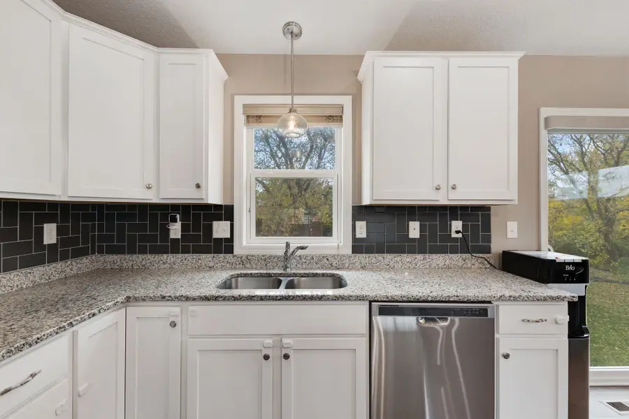 1284 Meadow Lane S, Shakopee, MN 55379 - Image #3