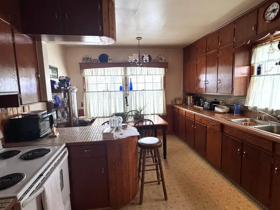 109 5th Avenue Se, Roseau, MN 56751 - Image #3