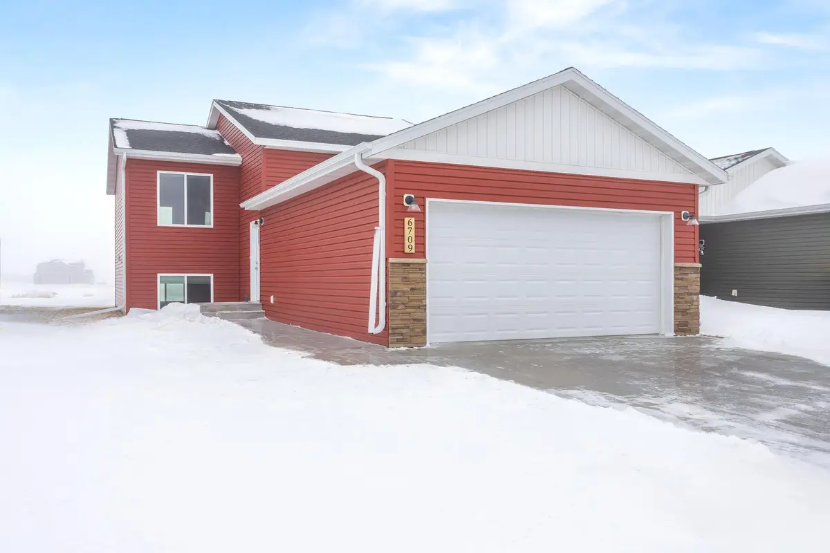 6709 69th Avenue S, Horace, ND 58047 - Image #1