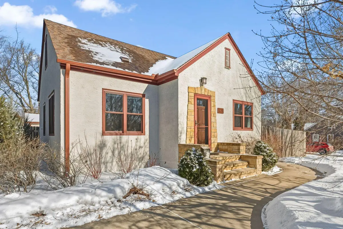 1285 Roselawn Avenue W, Saint Paul, MN 55113 - Image #1