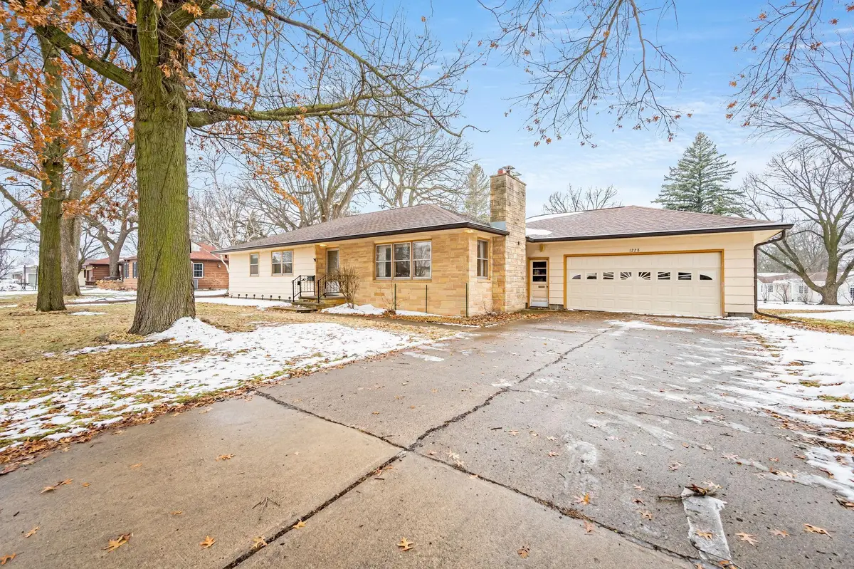 1228 S Ramsey Street, Blue Earth, MN 56013 - Image #1