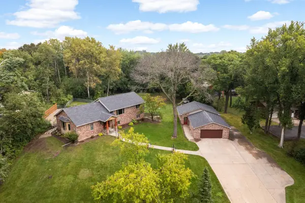 576 Burr Oak Lane, Hudson, WI 54016