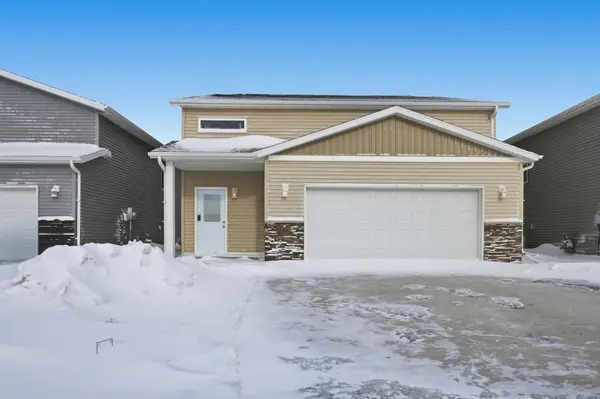 726 Prairie Avenue, Horace, ND 58047