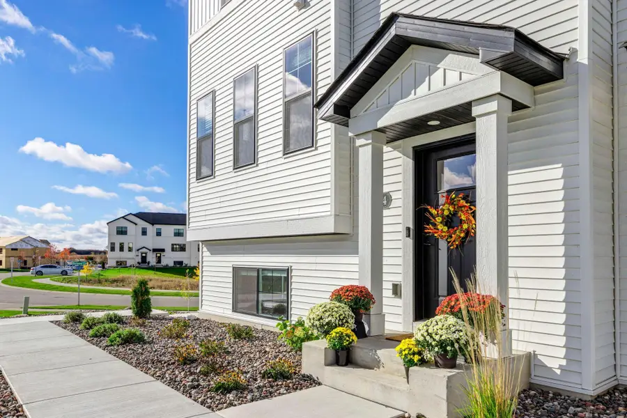 10244 Birchwood Circle, Chaska, MN 55318 - Image #2