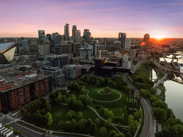 1111 W River Parkway #33A, Minneapolis, MN 55415