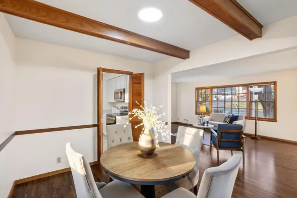 101 Heritage Circle N, Burnsville, MN 55337