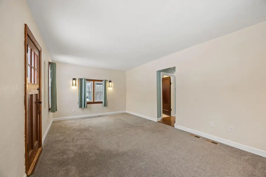 645 5th Avenue Nw, Saint Paul, MN 55112 - Image #3