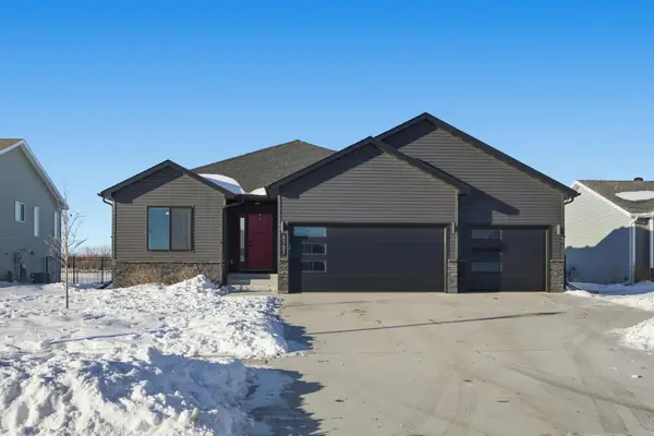 6137 68th Street S, Fargo, ND 58104