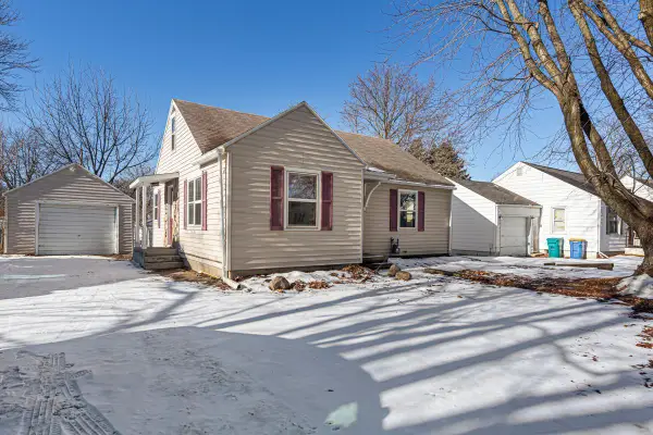 1042 S Oak Avenue, Owatonna, MN 55060
