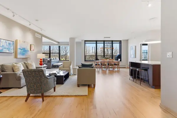 215 10th Avenue S #212, Minneapolis, MN 55415