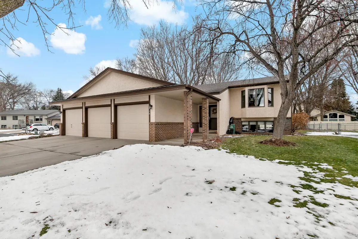 1729 Presidential Lane, Shakopee, MN 55379 - Image #1