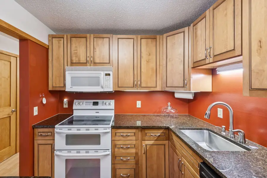 5697 Green Circle Drive #101, Hopkins, MN 55343 - Image #3