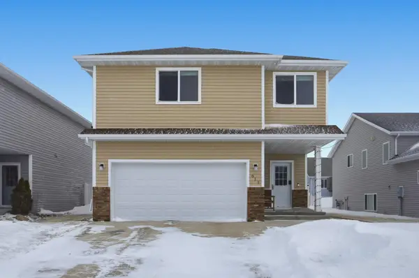 919 29th Avenue W, West Fargo, ND 58078