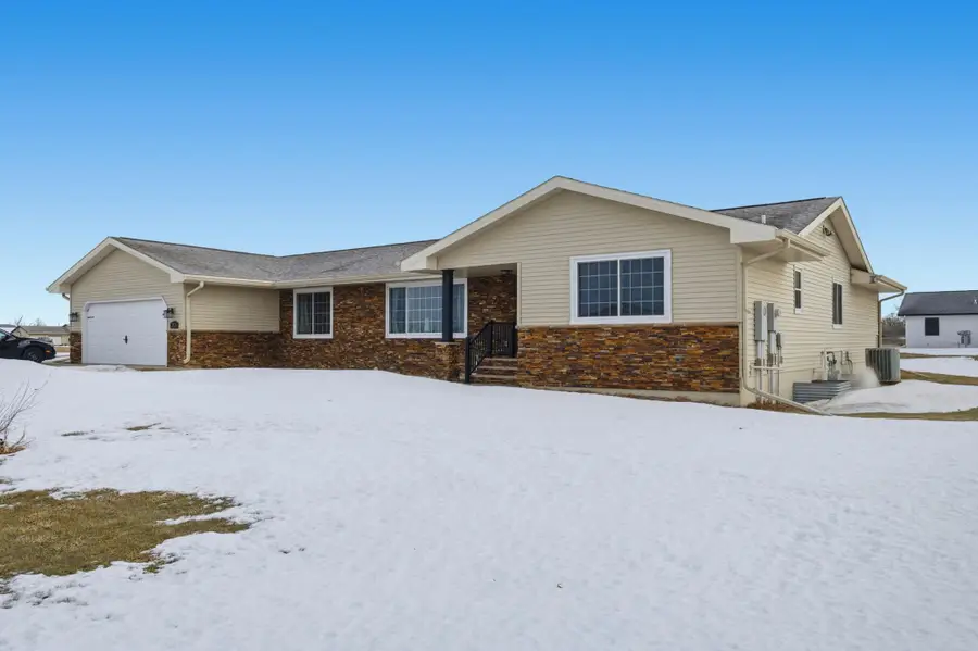 213 5th Street Nw, Gwinner, ND 58040 - #2
